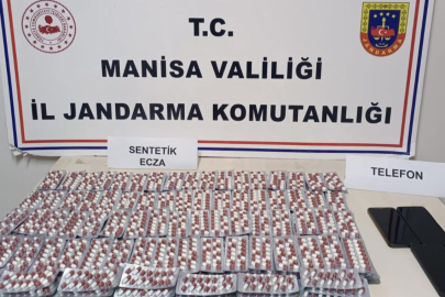 Manisa'da jandarma durdurdu, binlerce sentetik hap ele geçirdi