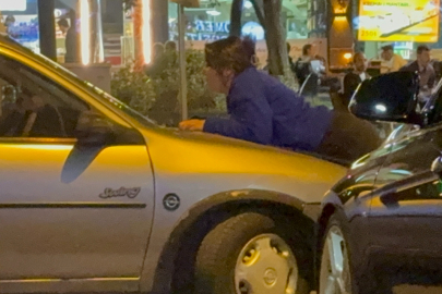 Kayseri'de kocasıyla tartışan kadın otomobilin kaputuna yattı