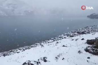 Everest’teki kar fırtınası nedeniyle bin kişi dağda mahsur kaldı: Yüzlerce kişi seferber oldu!