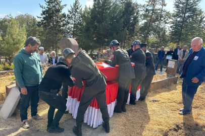 Bitlis'te 95 yaşında hayatını kaybeden Kore Gazisi son yolculuğuna uğurlandı