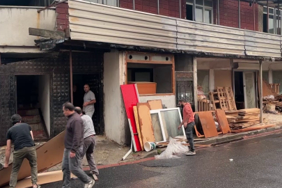 İstanbul'da kereste atölyesinde çıkan yangın korkuttu: O anlar kamerada