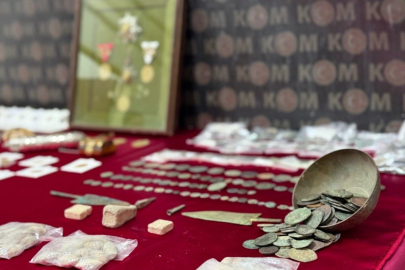 İzmir'de 20 milyon liralık Osmanlı mirası, kaçakçıların elinden kurtarıldı