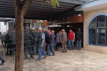 Kocaeli'de eşi tarafından sokak ortasında öldürülen kadın son yolculuğuna uğurlandı