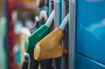 Tabela değişiyor: Araç sahiplerini sevindirecek haber! Akaryakıta çifte indirim yolda...