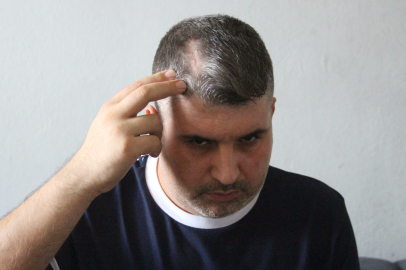 Adana'da  beyzbol sopalı saldırgan dayı serbest kalınca yeğeni yardım istedi