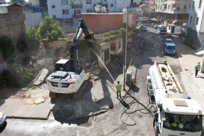 Akdeniz'de metruk yapılarla mücadele sürüyor