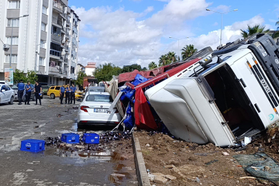 İzmir’de kontrolden çıkan tırın 2 aracı ezdiği anlar kamerada
