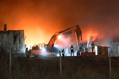 Ankara'da geri dönüşüm fabrikasındaki yangın söndürüldü!