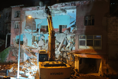 Bitlis'te metruk binalar yıkılıyor