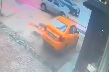 Bursa'da art arda trafik kazaları! Otobüs ve kamyonetin altında kaldılar