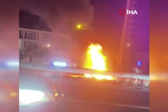 İstanbul Büyükçekmece’de araçla çarpışan motosiklet alevlere teslim oldu: 1 yaralı
