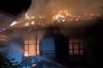 Amasya Gümüşhacıköy’de yangında 2 ev zarar gördü