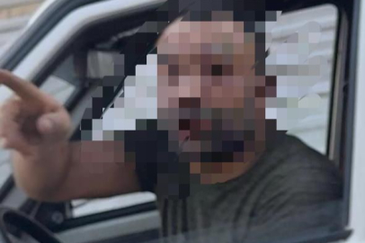 Kayseri'de trafikte tartıştığı kadınların otomobilini yumrukladı