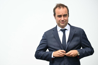 Macron'un istifa eden Lecornu'yu yeniden başbakan ataması tepki çekti