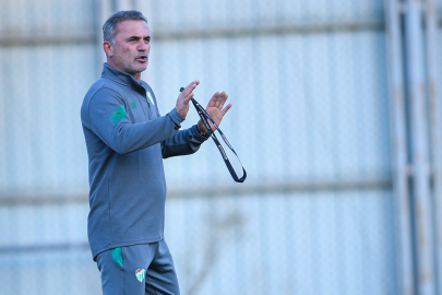 Tahsin Tam yönetimindeki Bursaspor'da yeni teknik ekip belli oldu!