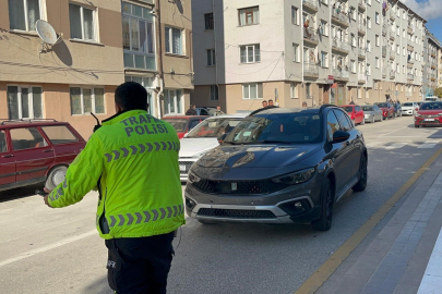 Eskişehir'de otomobilin çarptığı yaşlı kadın ağır yaralandı