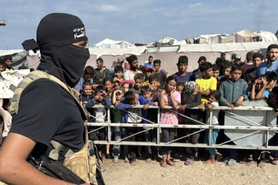 Filistinli esirleri taşıyan ilk otobüs Gazze'de