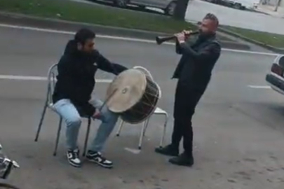 Sivas'ta okeyde 5 yıllık rekabet davul zurnalı kutlamayla son buldu