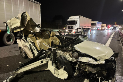 Kuzey Marmara Otoyolu'nda otomobil kamyonete çarptı: 3 yaralı