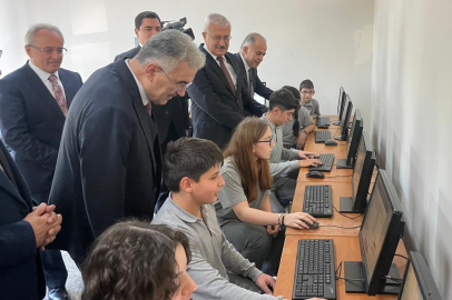 Bursa'da köy okulu çocuklarının bilgisayar sevinci