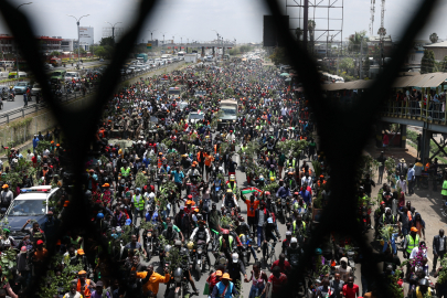 Eski Kenya Başbakanı Odinga'nın cenazesinde polisle ziyaretçiler arasında çatışma