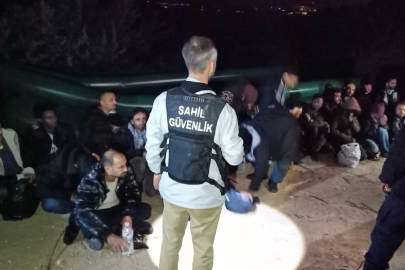 İzmir açıklarında 33 düzensiz göçmen kurtarıldı, 50 göçmen yakalandı