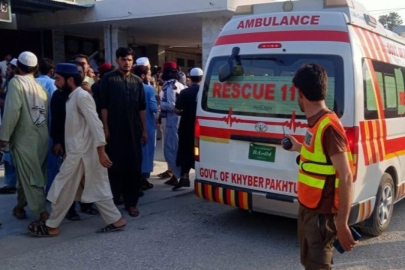 Pakistan'da kamyon uçuruma yuvarlandı: 15 ölü