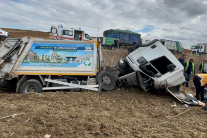 Tekirdağ’da can pazarı: Çöp kamyonu metrelerce yüksekten şarampole uçtu, 3 işçi yaralandı