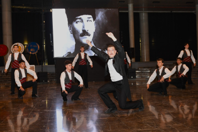 Atatürk’ün Bursa’ya gelişinin 103’üncü yıl dönümü muhteşem gösteriyle kutlandı