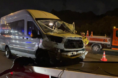 İstanbul'da minibüs devrildi