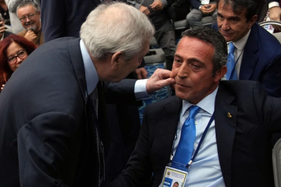 Aziz Yıldırım Ali Koç'un yanağından makas aldı: Beni unut