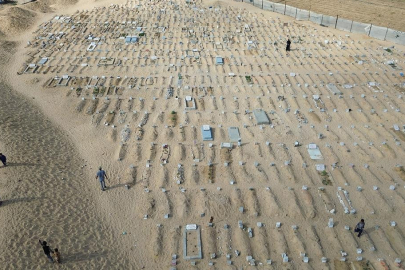 Gazze'de mezarlıklarda boş yer kalmadı