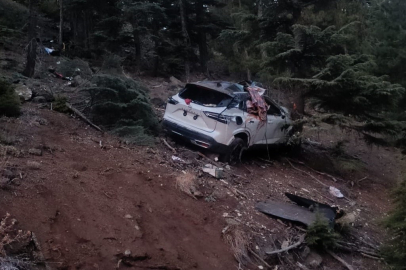 Adana'da dağ yolunda otomobil uçuruma yuvarlandı: 2 ölü