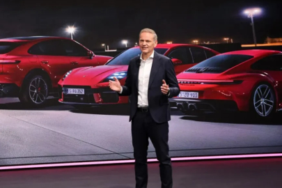 Dünyaca ünlü otomobil devinde bayrak değişimi! Hisseleri yarı yarıya düşmüştü