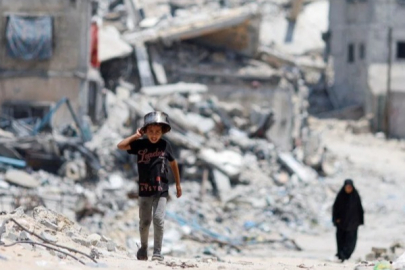 İsrail, Gazze'ye insani yardım girişini askıya aldı