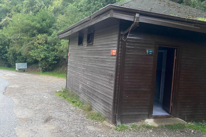 Kocaeli'de mesire alanındaki şadırvanı tahrip ettiler