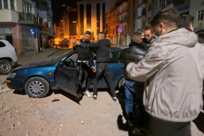 Aksaray'da tükürük yüzünden kavga çıktı, alkollü şahsı yakınları bile sakinleştiremedi