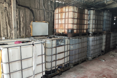 Bursa'da kaçak motor yağı üretimhanesine baskın