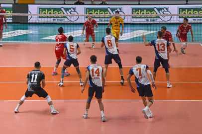 Bursa Osmangazili voleybolcular filede fırtına estirdi