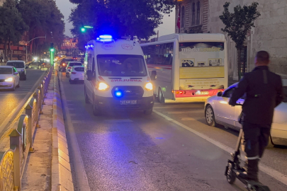 Edirne’de motosiklet refüje çarptı: 2 yaralı
