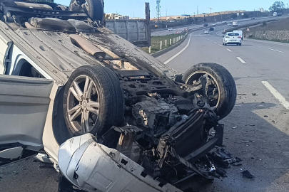 İstanbul'da kamyonete çarpan araç takla attı: 2 yaralı