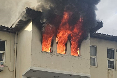 Antalya'da apartman dairesi alev alev yandı