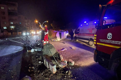 Hatay Dörtyol’da aydınlatma direğine çarpan otomobilin sürücüsü yaralandı
