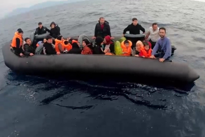 İzmir açıklarında 52 düzensiz göçmen yakalandı