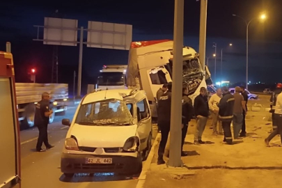 Konya'da tır ile hafif ticari araç çarpıştı: 2 yaralı