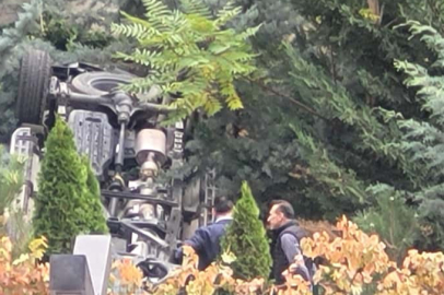 Ankara'da kontrolden çıkan otomobil istinat duvarından aşağı uçtu: 1 yaralı