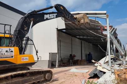 Bursa’da Ürünlü Mahallesi’nde iki kaçak yapı yıkıldı