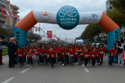 Bursa Nilüfer’de binden fazla öğrenci Cumhuriyet için koştu