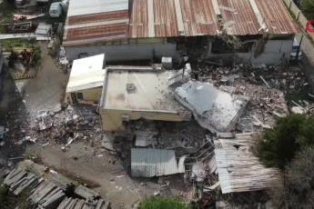 İzmir'de tüp patlaması: Ev yıkıldı, 1'i ağır 2 yaralı