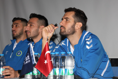 Bursa Büyükşehir Belediyesporlu voleybolcular öğrencilerle buluştu